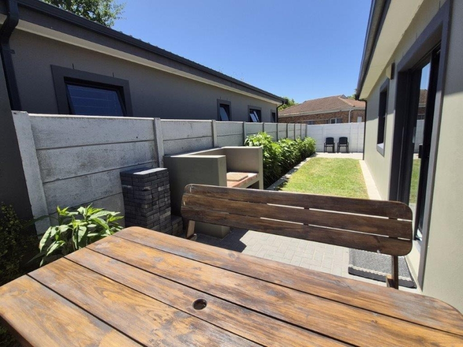 3 Bedroom Property for Sale in Uitzicht Western Cape